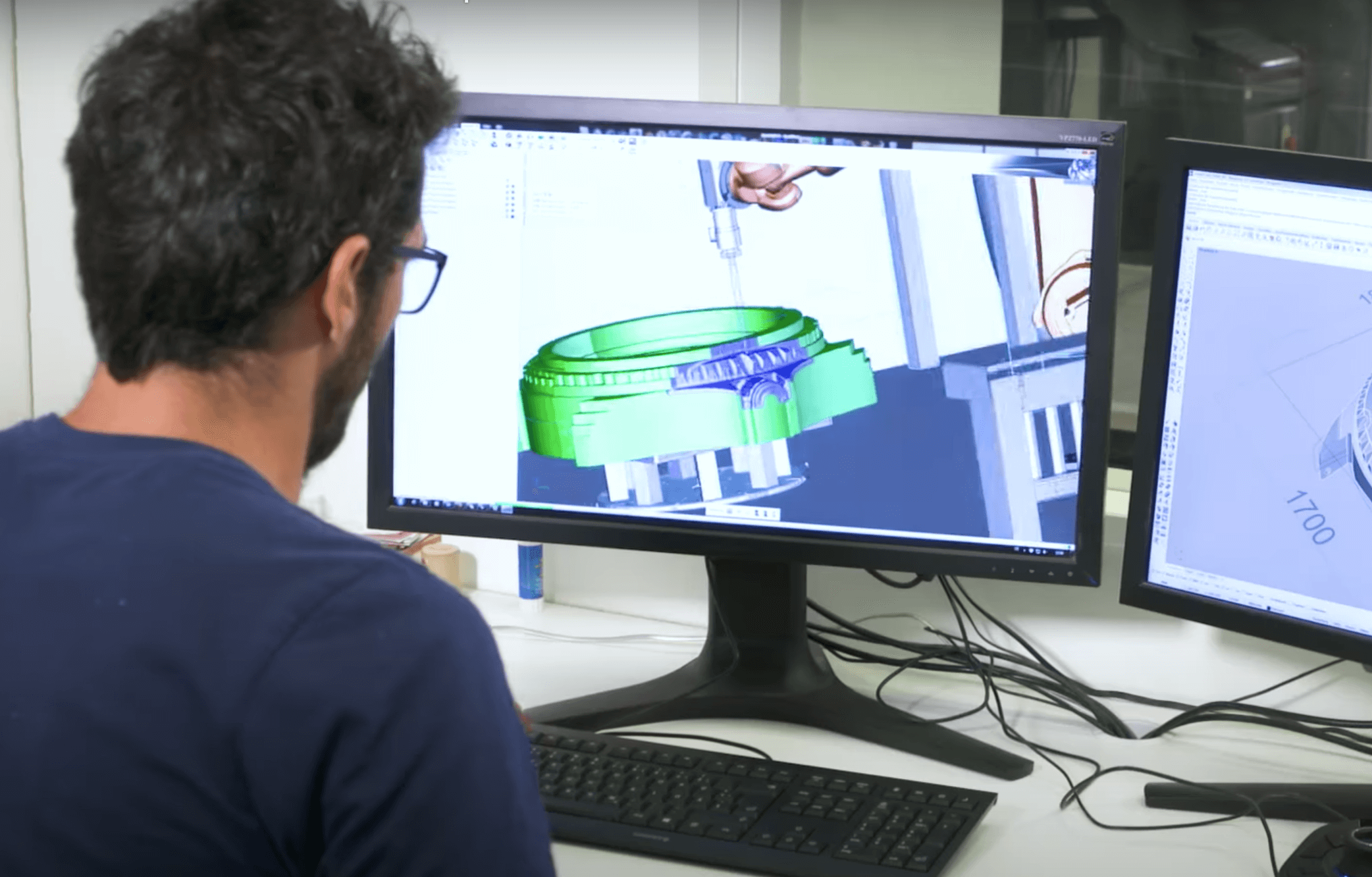 Engineer simulating the machining of a prop in SprutCAM X Robot